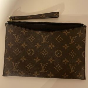 LV WRISTLET rep